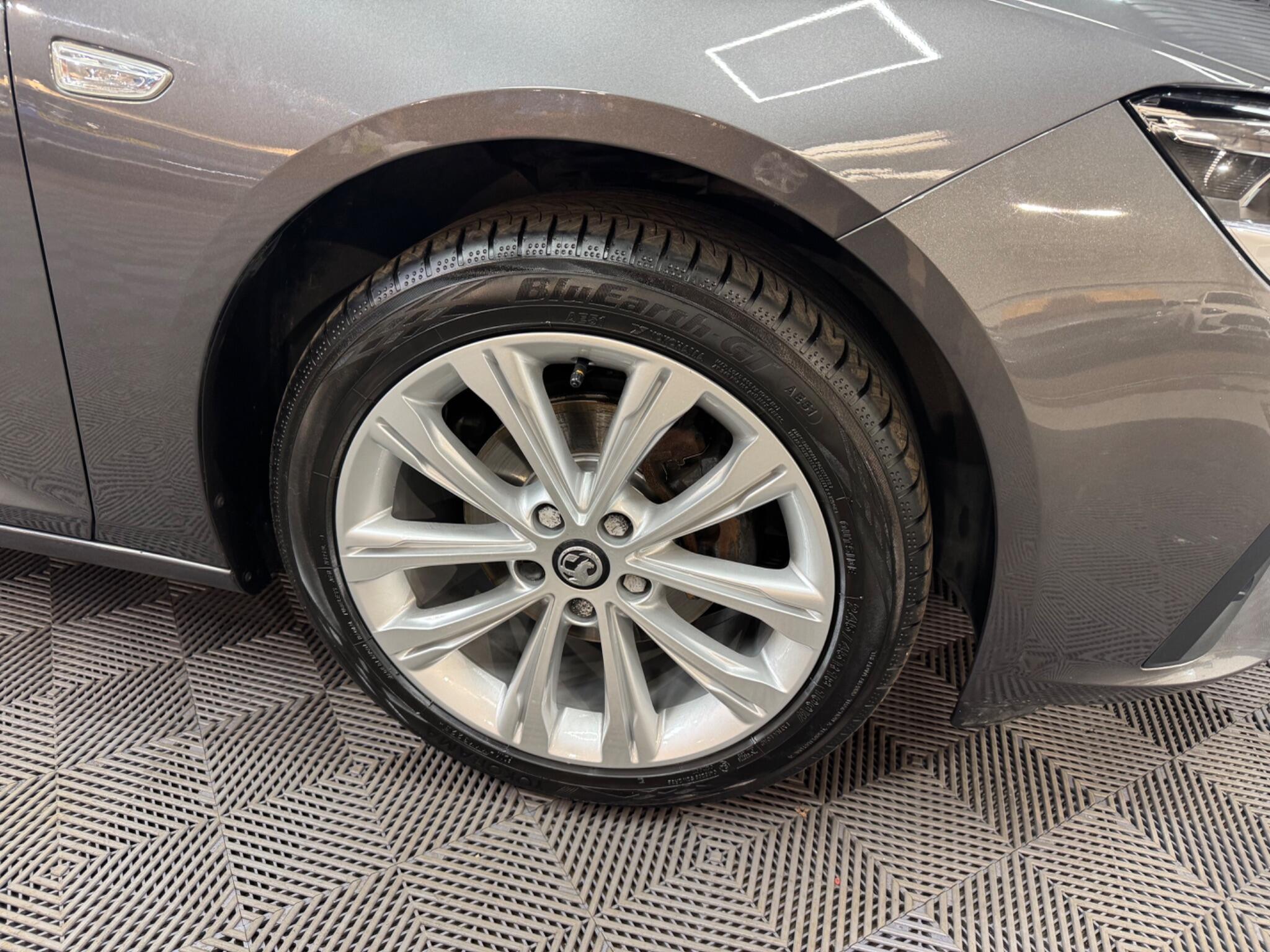 Vauxhall Insignia view 16