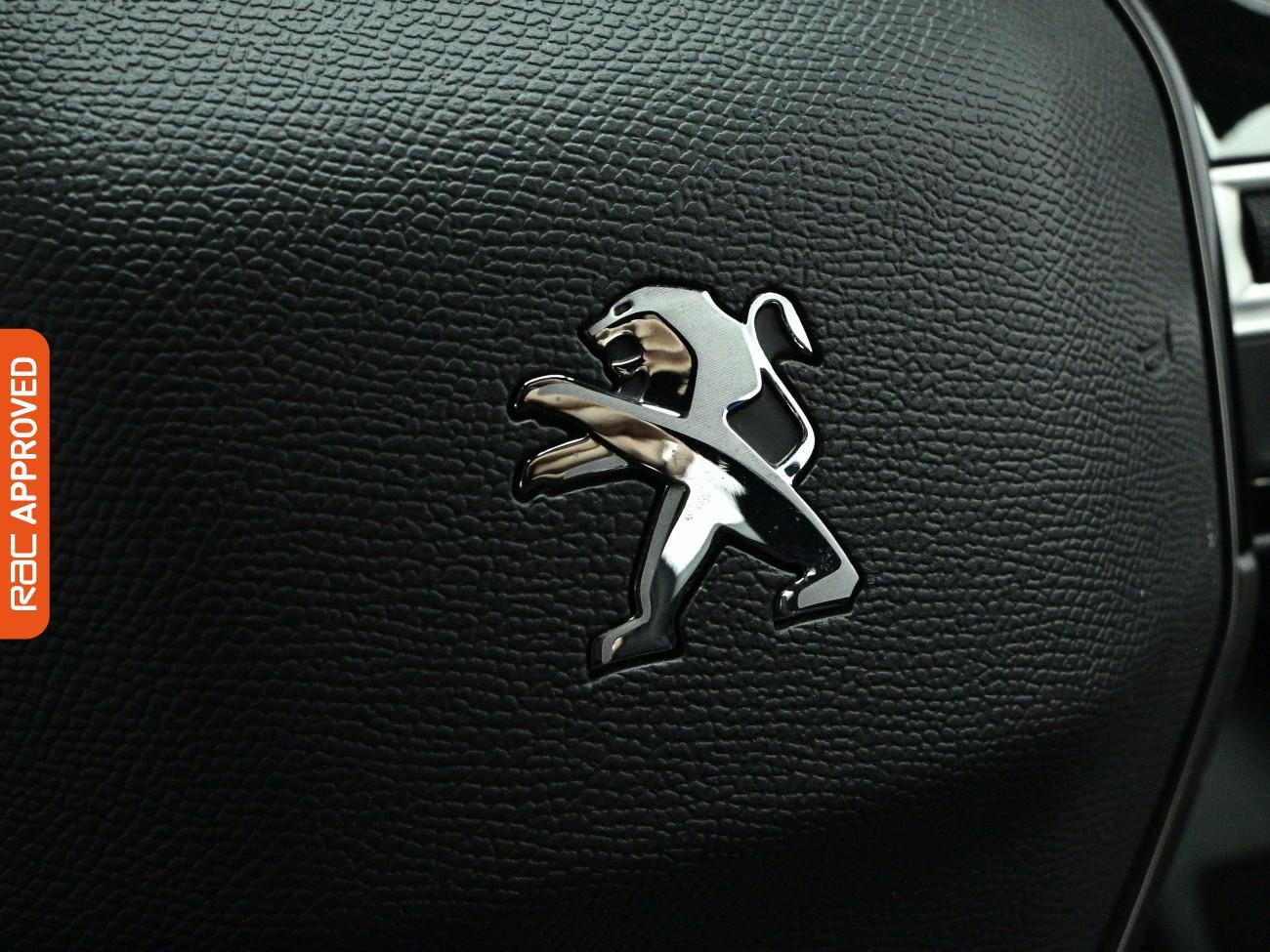 Peugeot 208 view 22