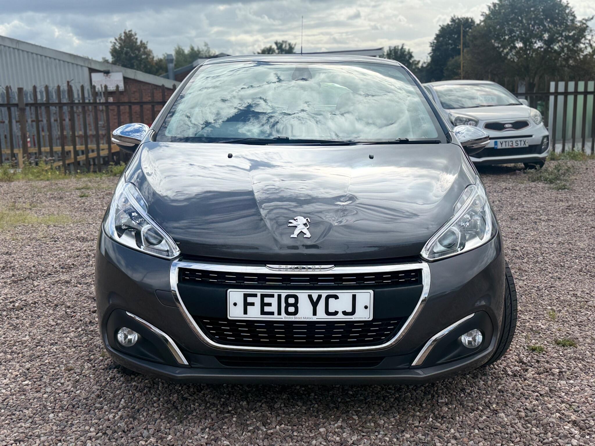 Peugeot 208 view 18