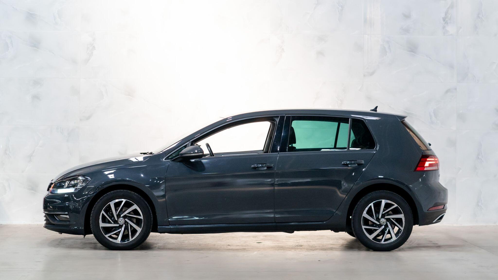 Volkswagen Golf view 4