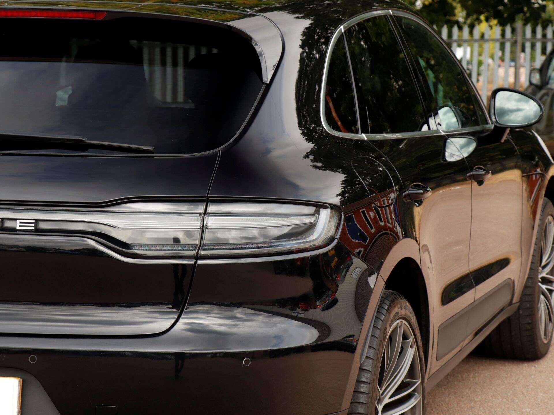 Porsche Macan view 27