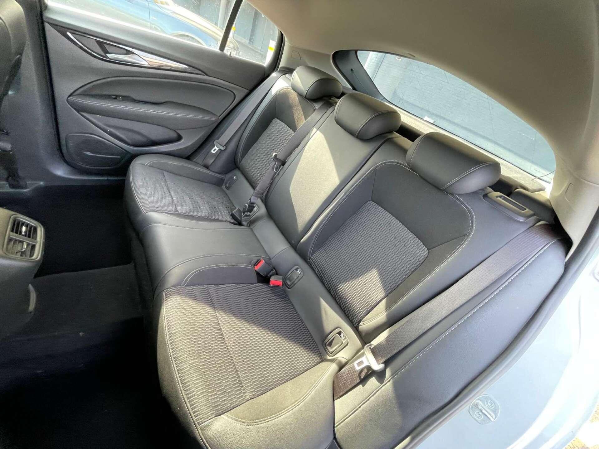 Vauxhall Insignia view 32