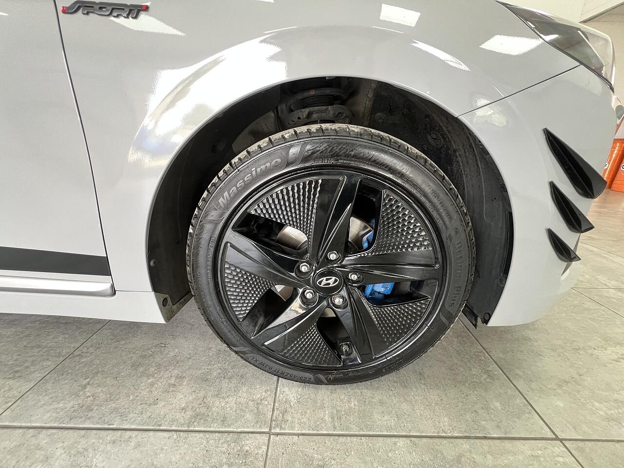 Hyundai Ioniq view 23