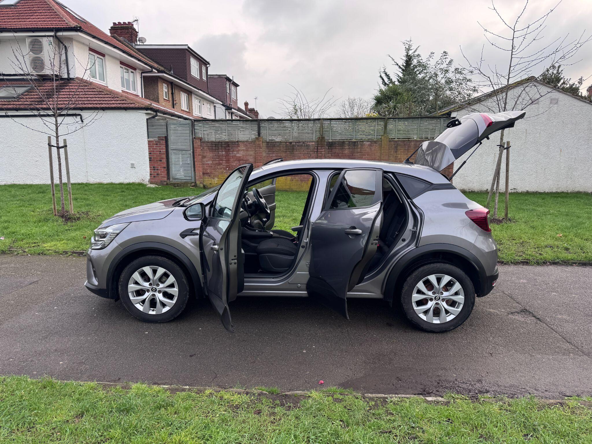 2022 Renault Captur 1.0 TCe Iconic Euro 6 (s/s) 5dr • 20,000 miles image 30
