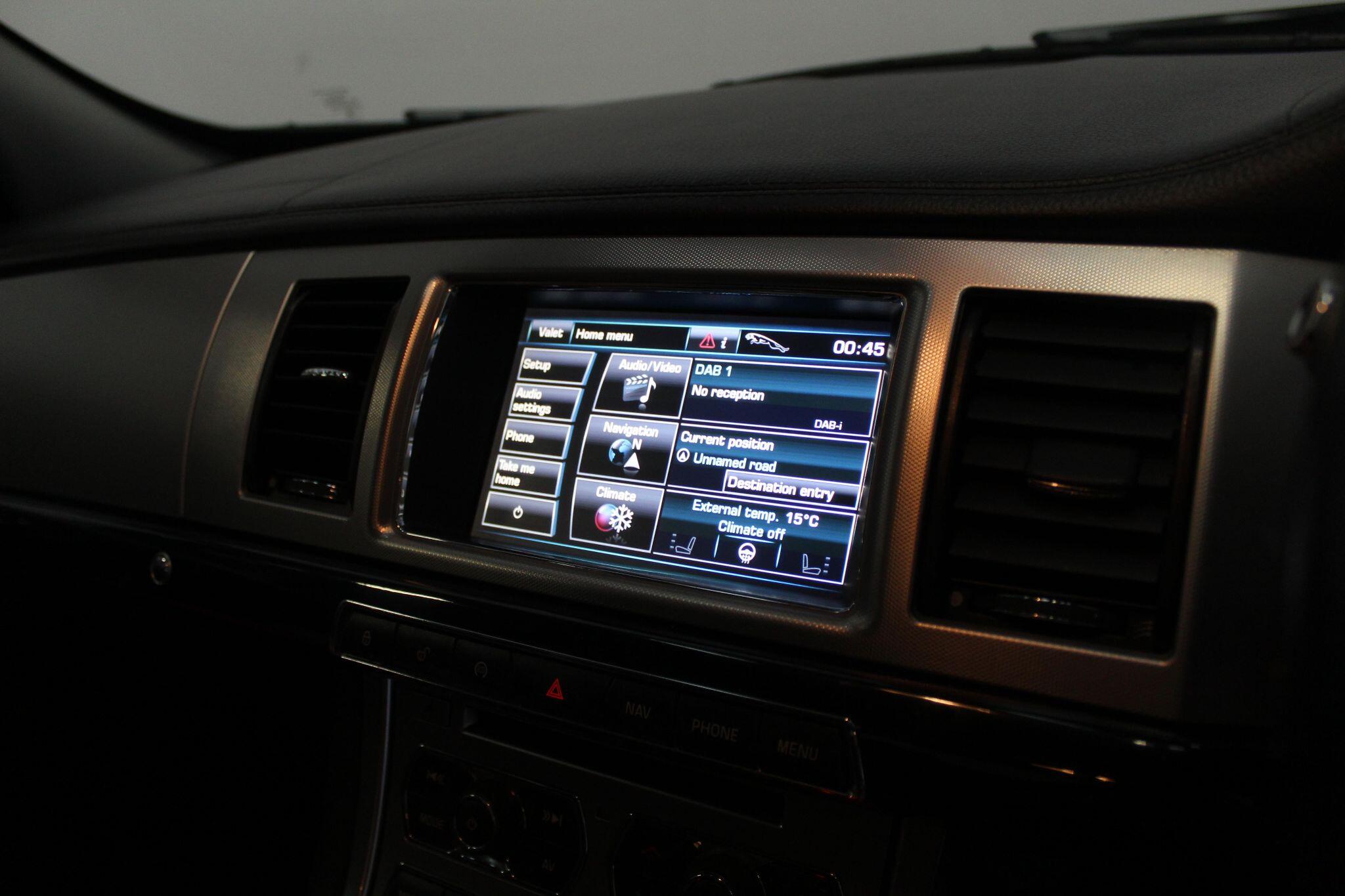 Jaguar XF view 35