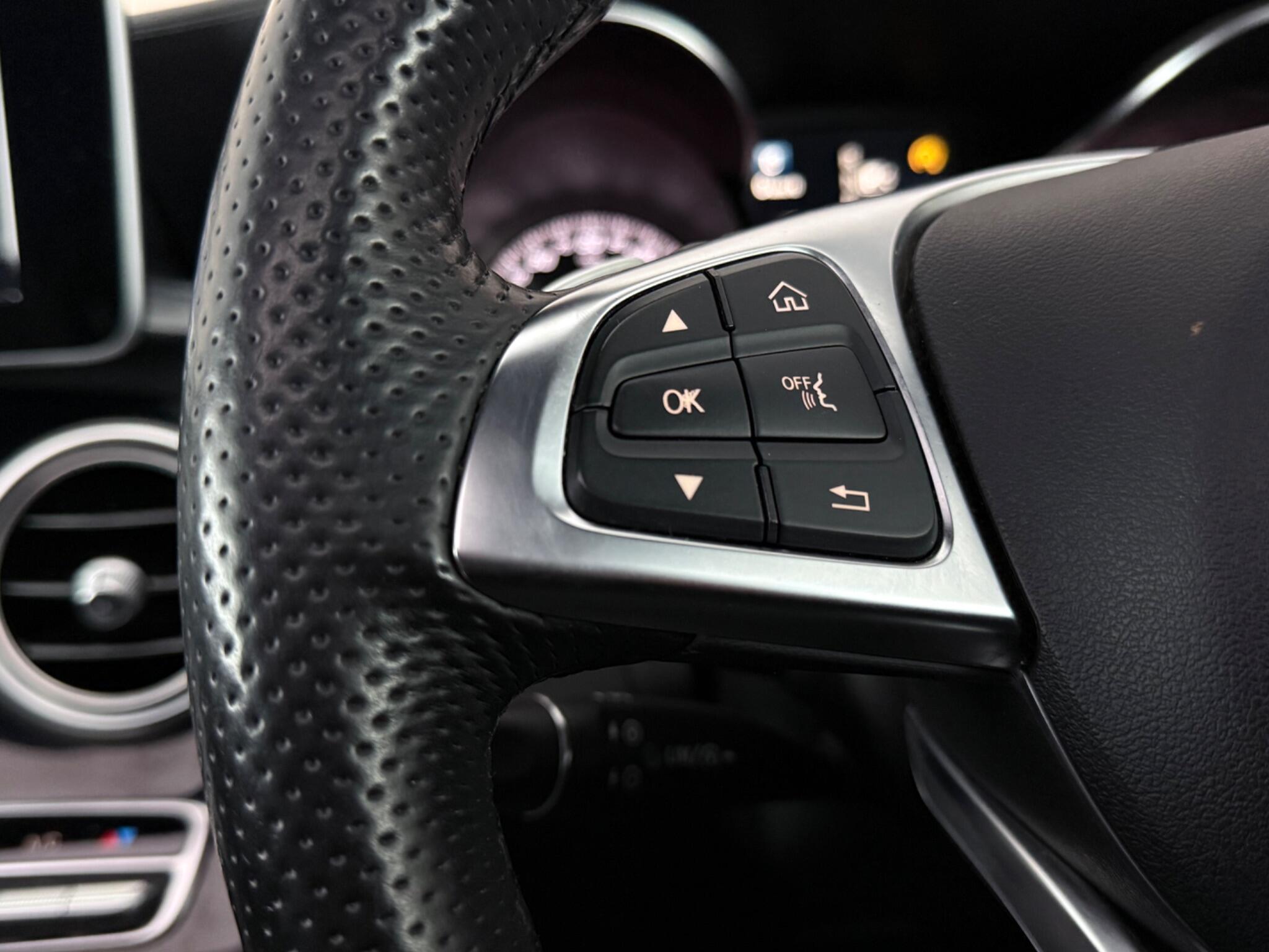 Mercedes-Benz C-Class view 13