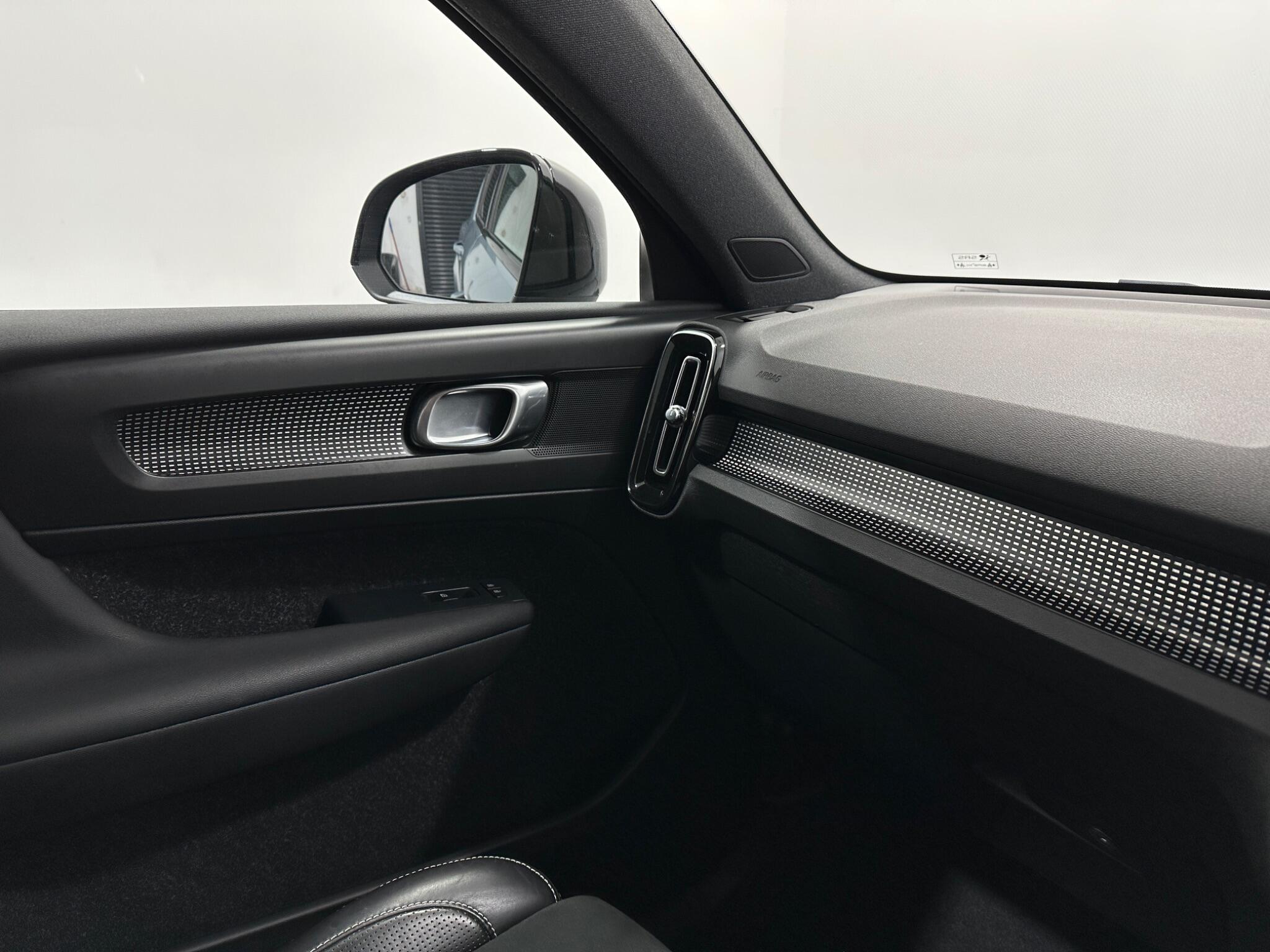 Volvo XC40 view 24