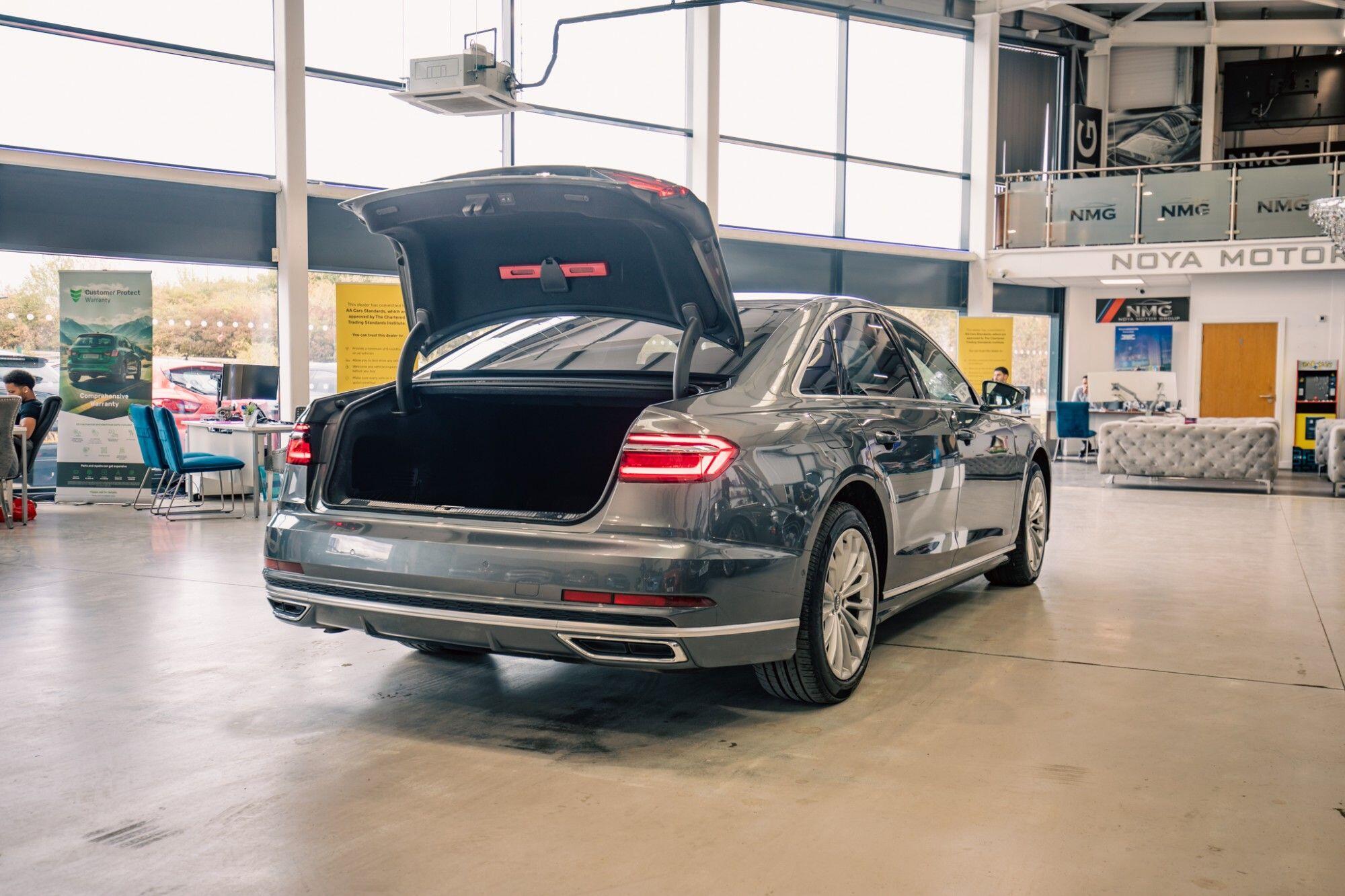 Audi A8 view 36