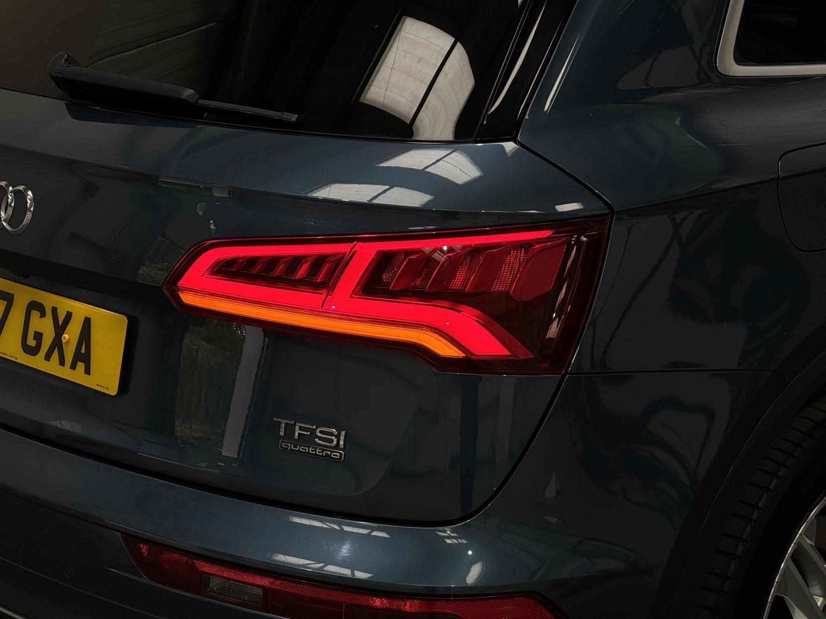 Audi Q5 view 16