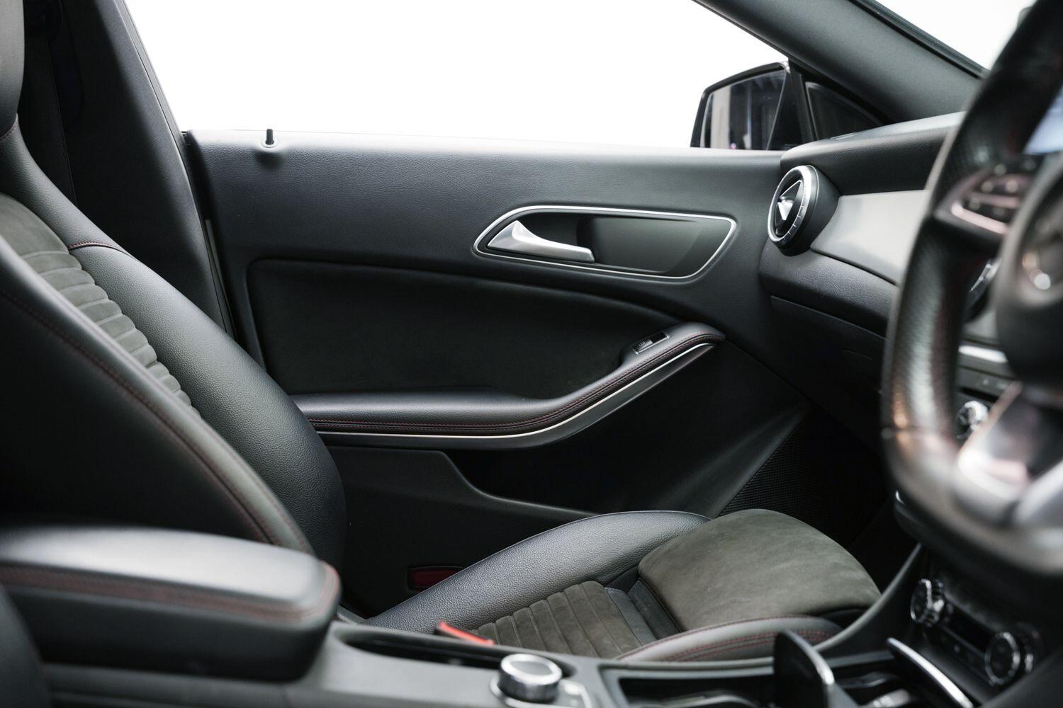 Mercedes-Benz Cla view 28