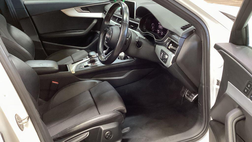 Audi A4 view 11