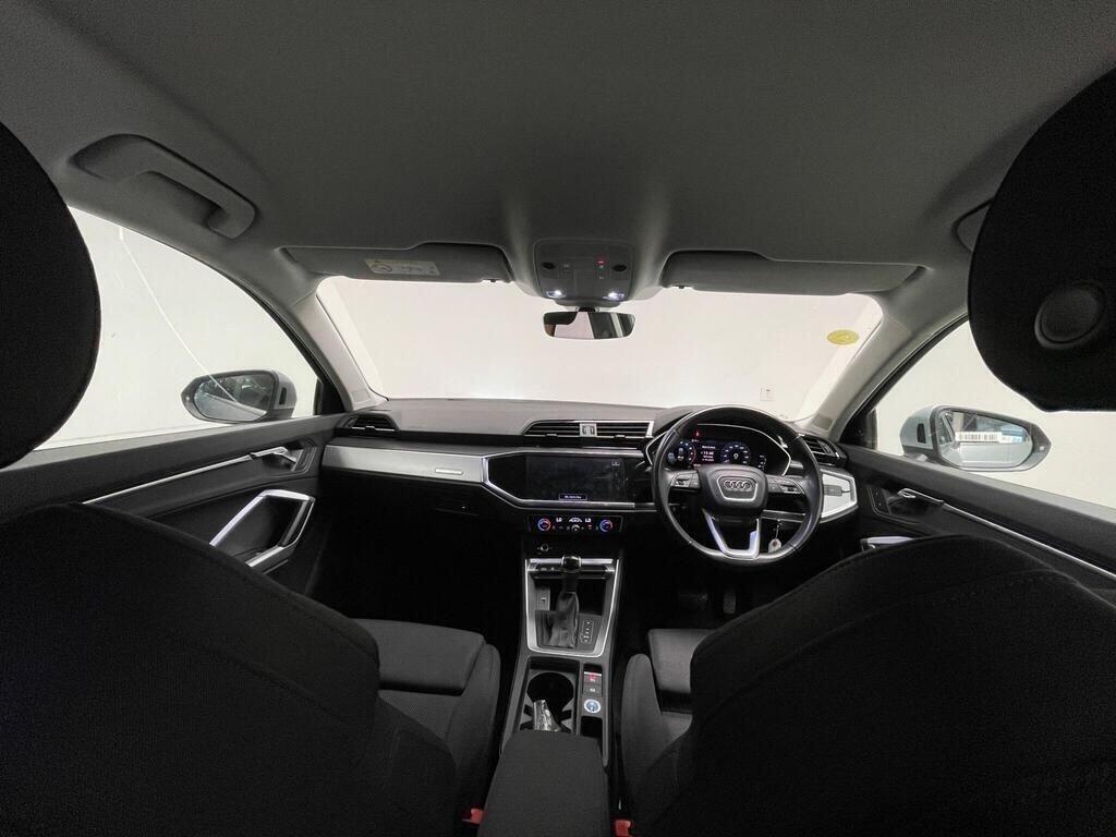 Audi Q3 view 9