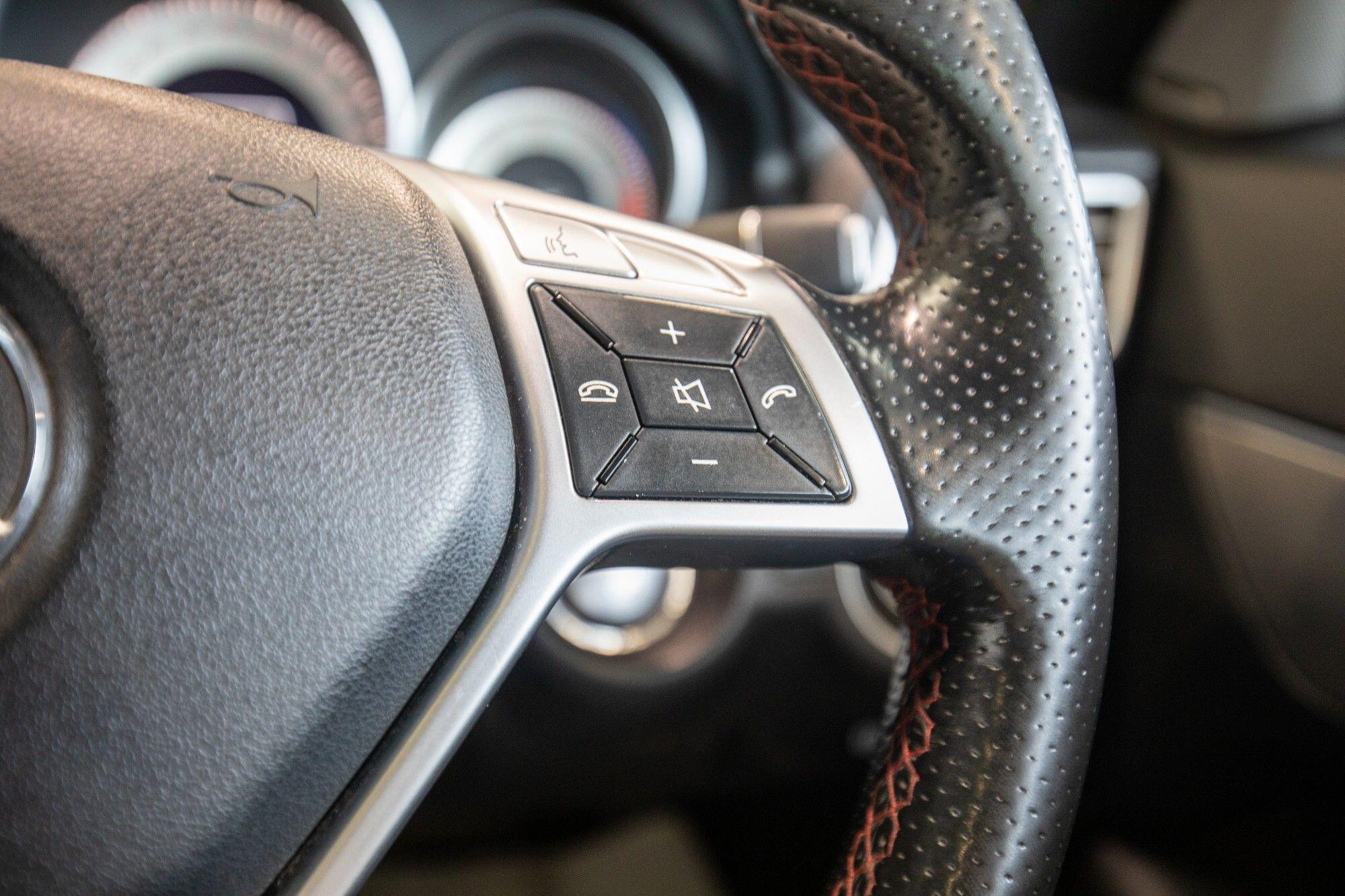 Mercedes-Benz E-Class view 29