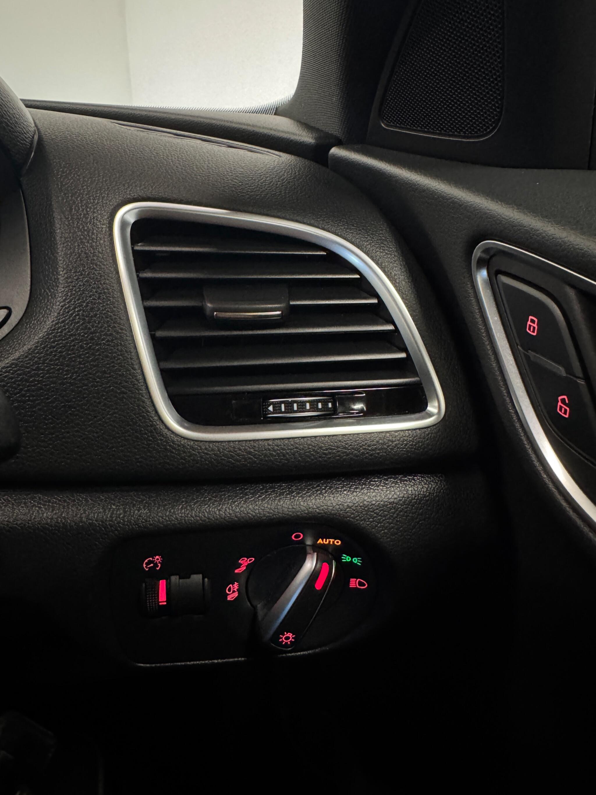 Audi Q3 view 28