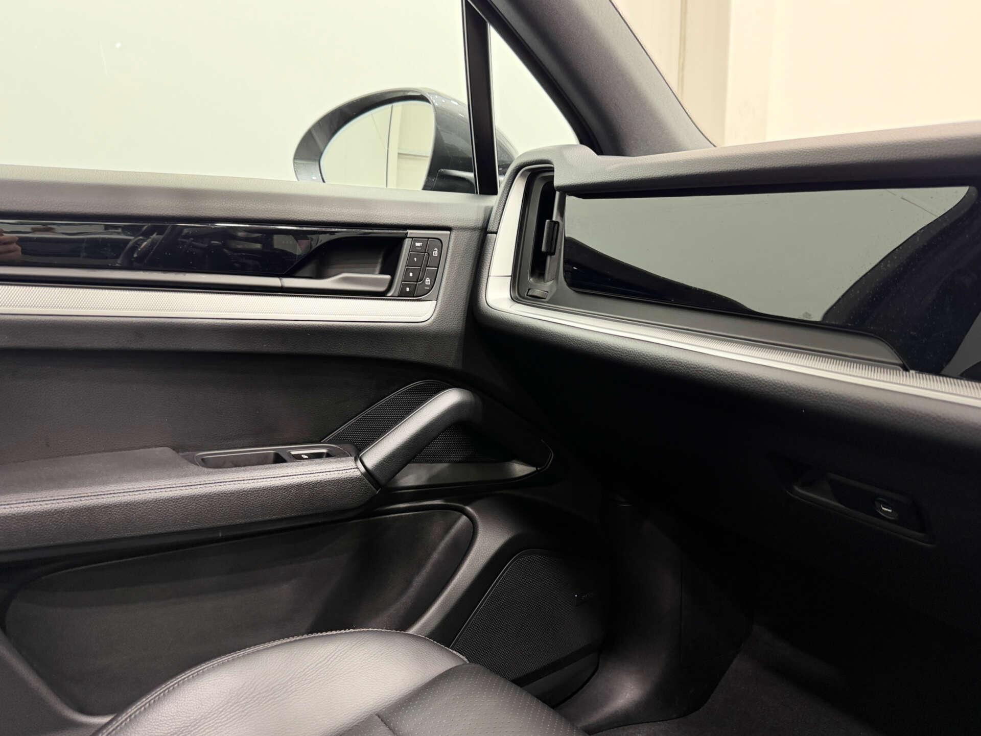 Porsche Cayenne view 34