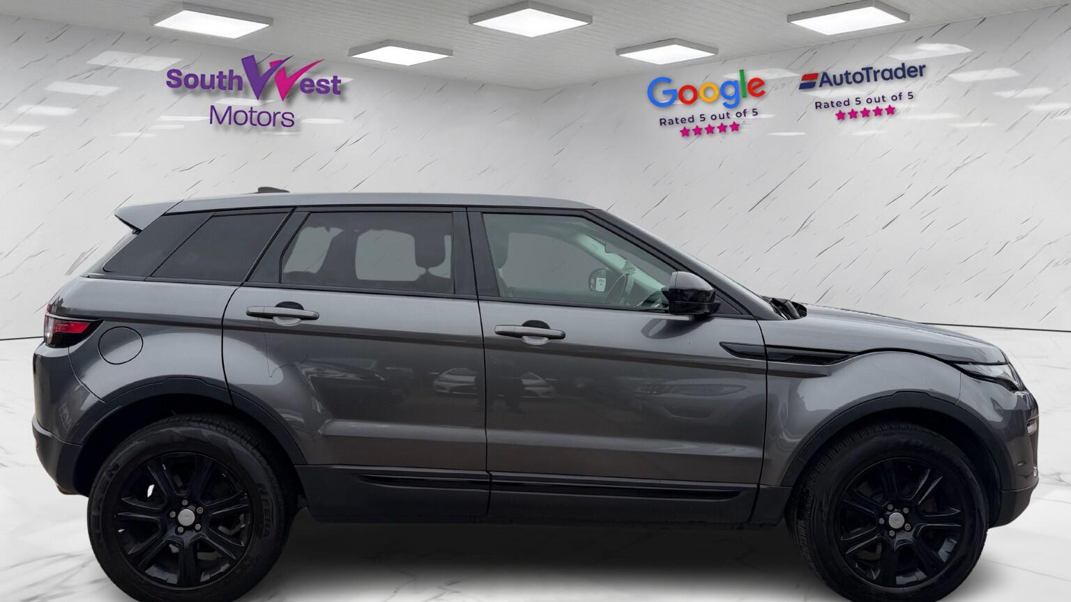 Land Rover Range Rover Evoque view 3