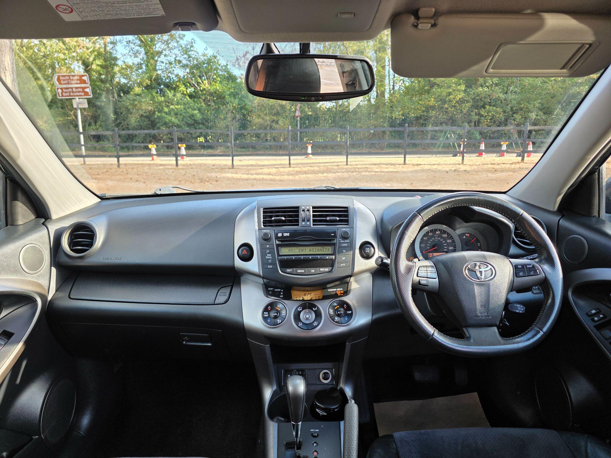 Toyota RAV4 view 13