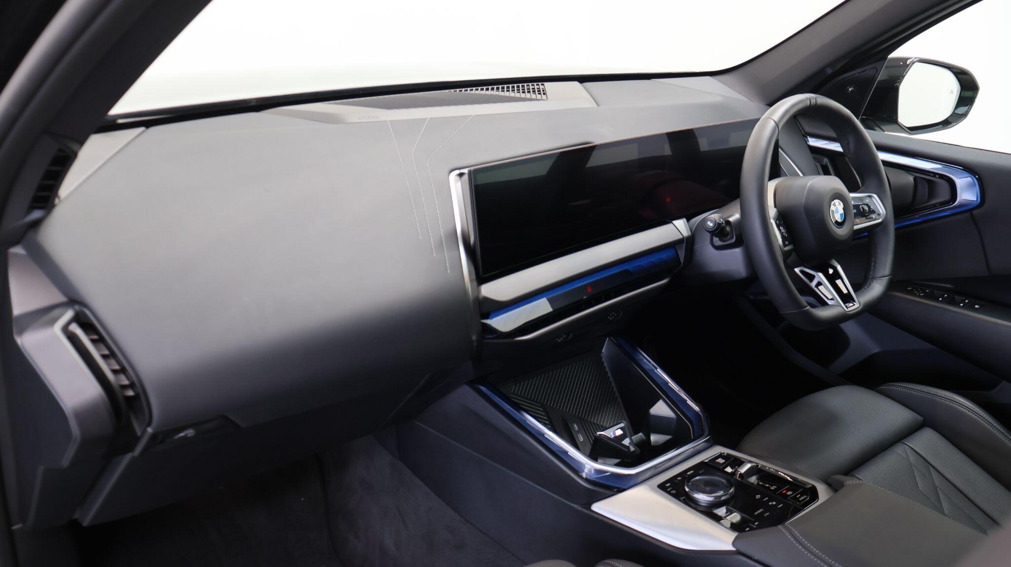 BMW X3 view 8