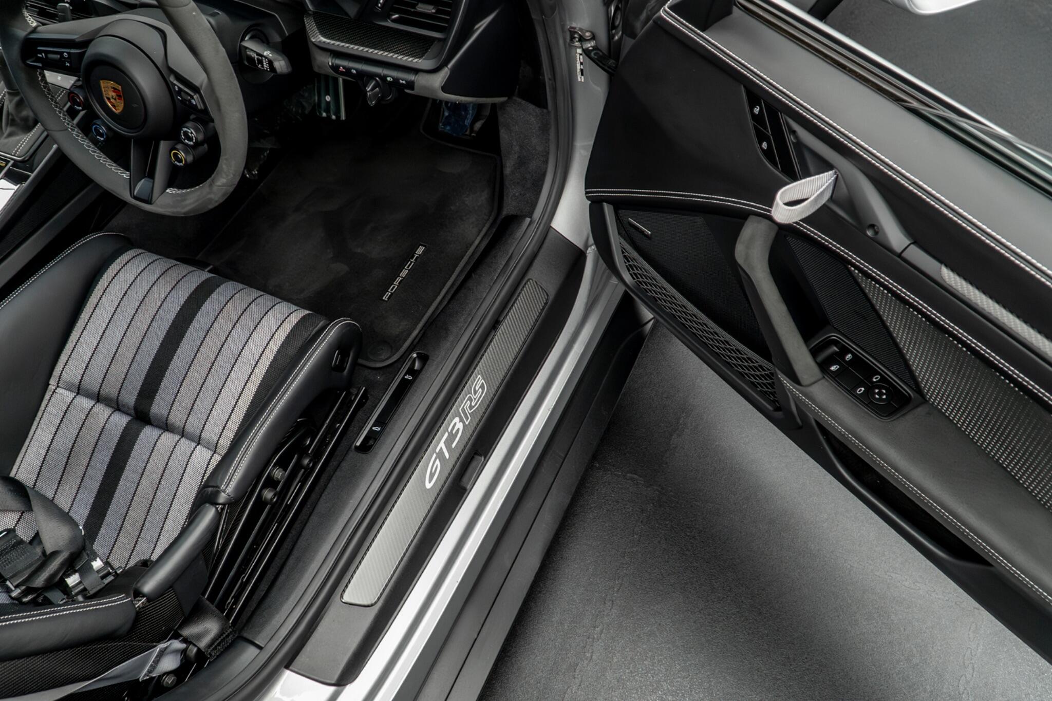 Porsche 911 view 28