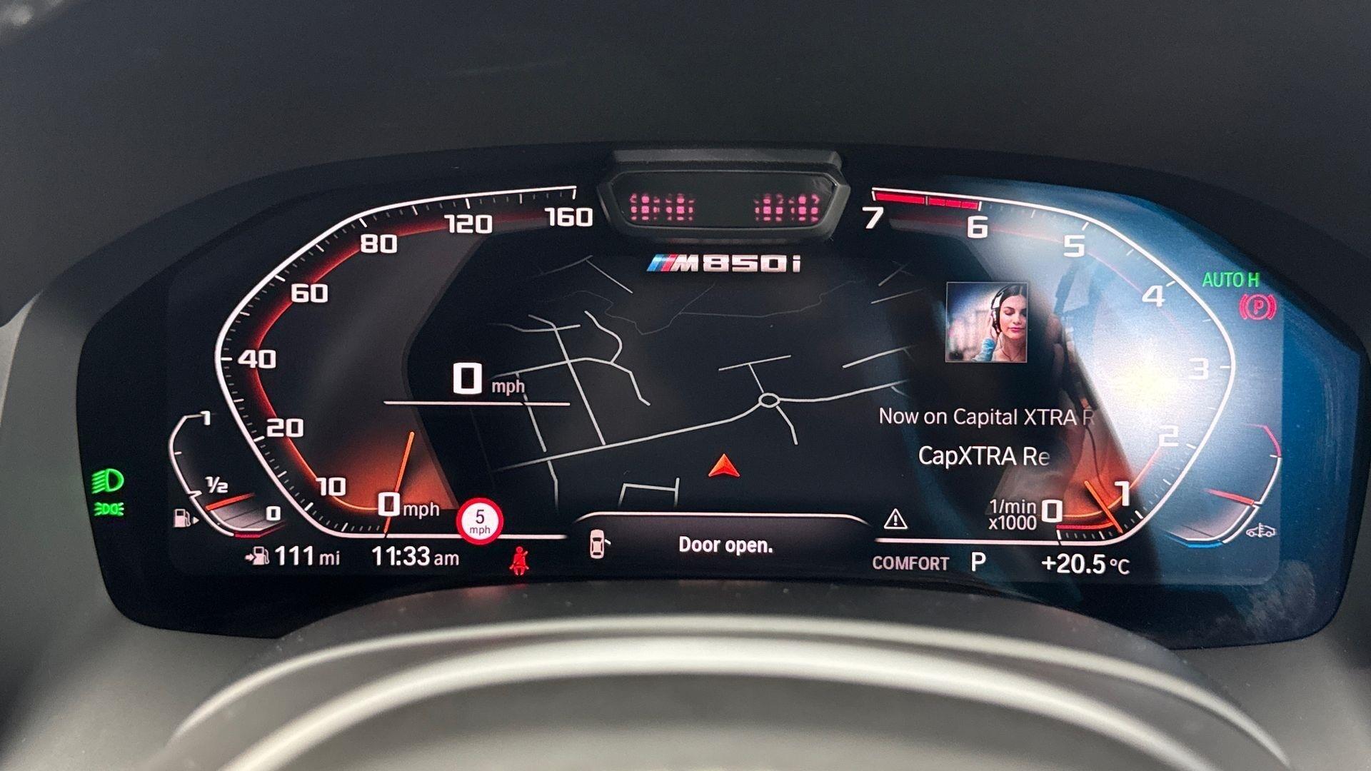 BMW 8 Series view 9