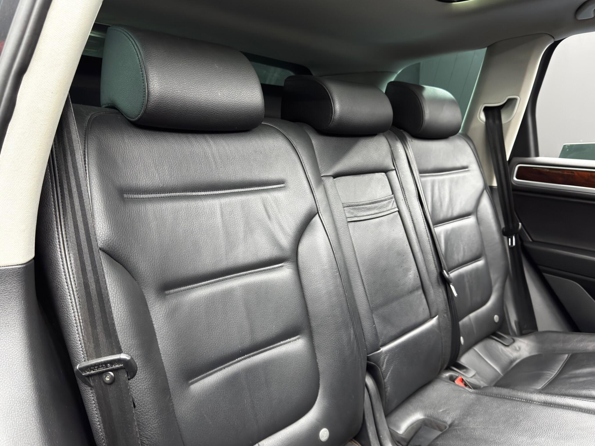 Volkswagen Touareg view 15