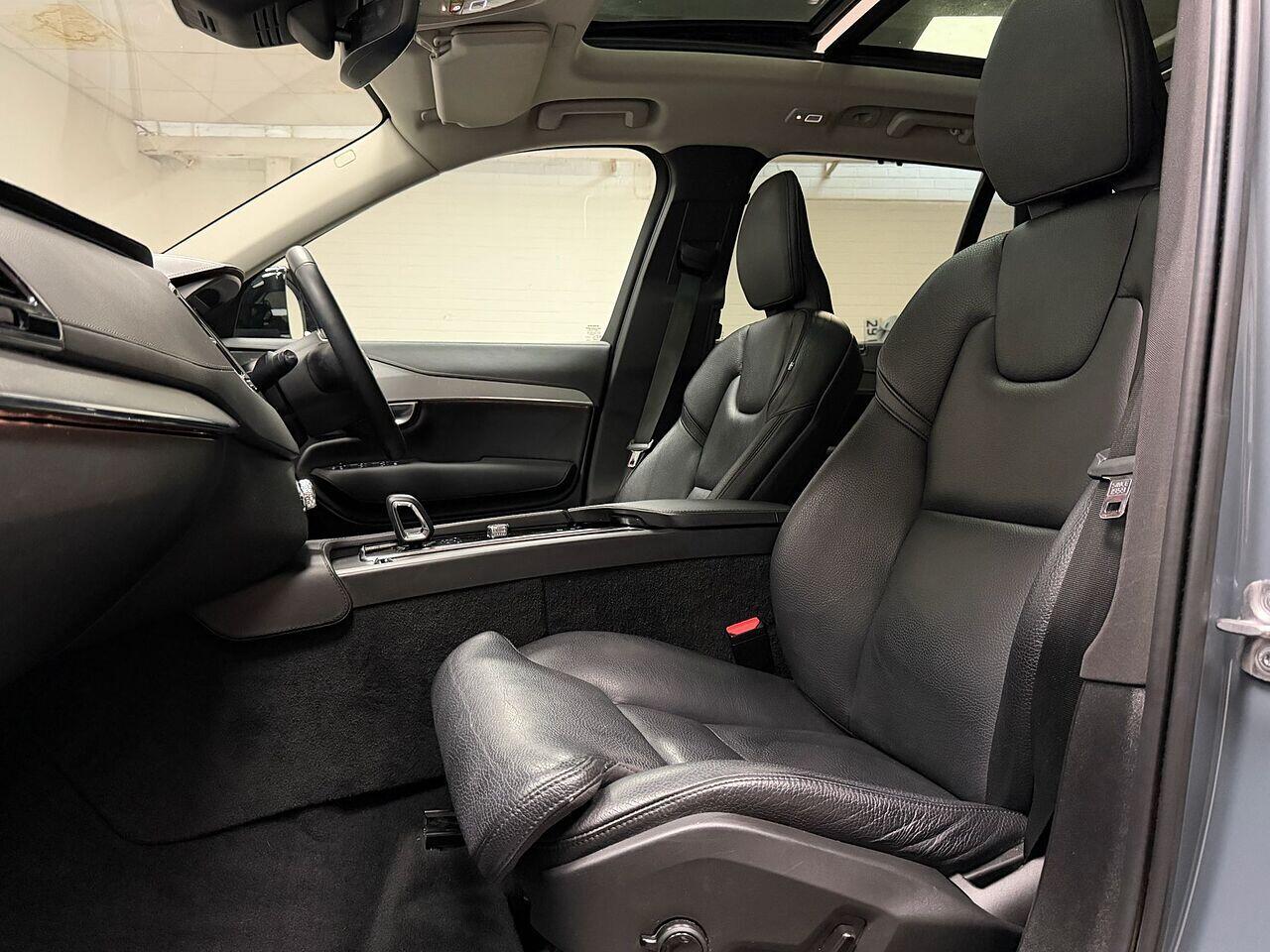 Volvo XC90 view 23