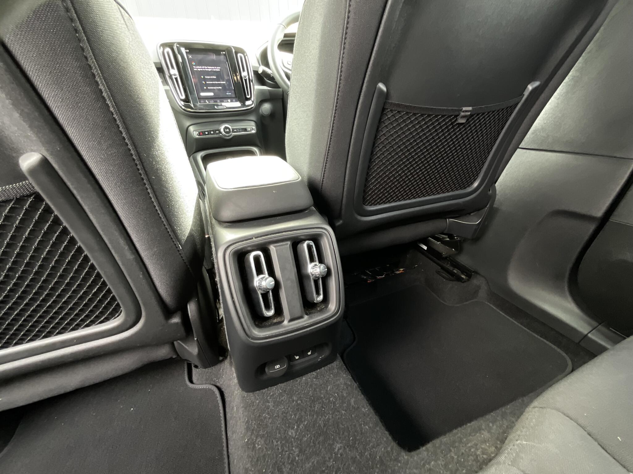 Volvo XC40 view 19