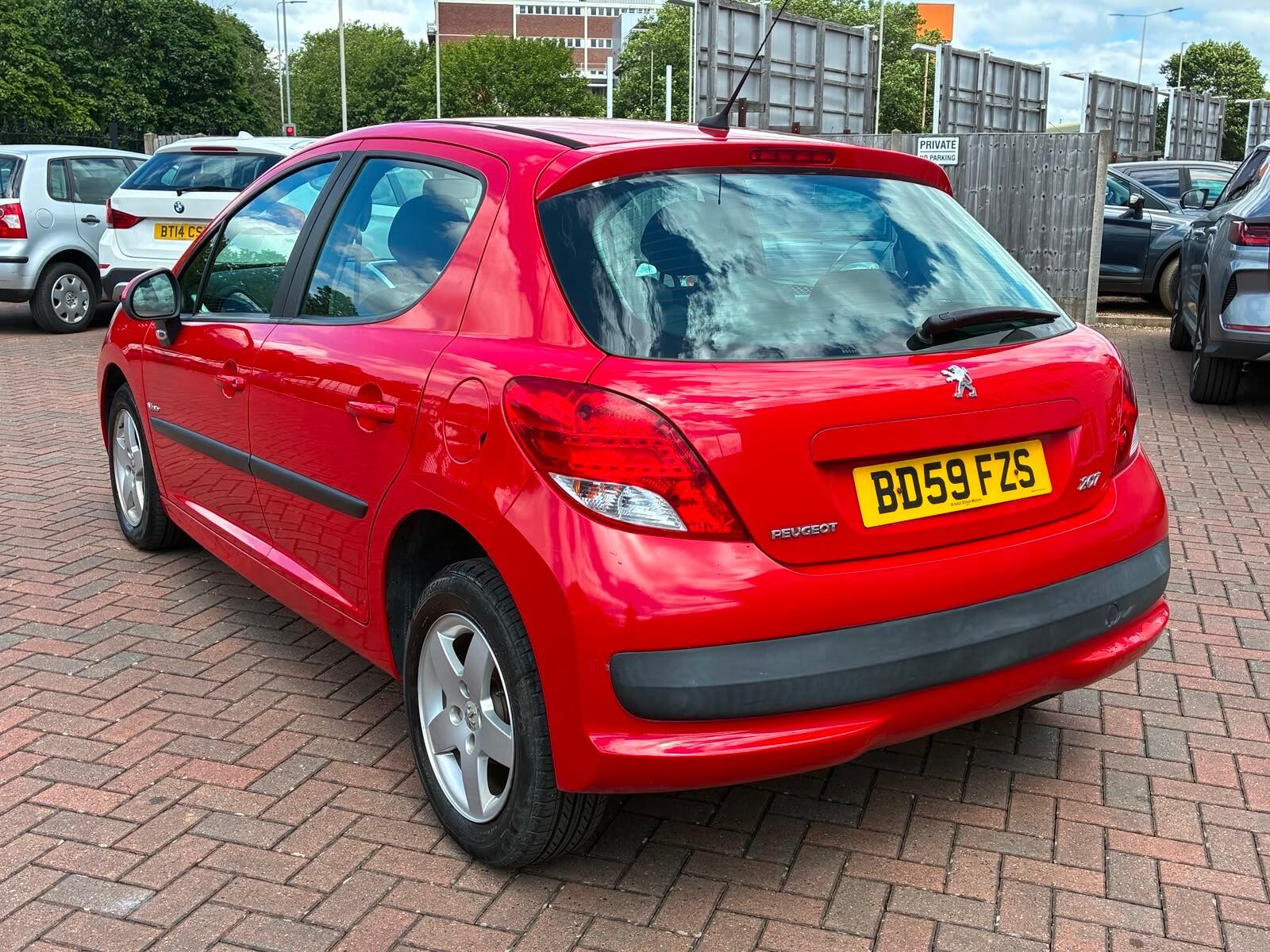 Peugeot 207 view 7
