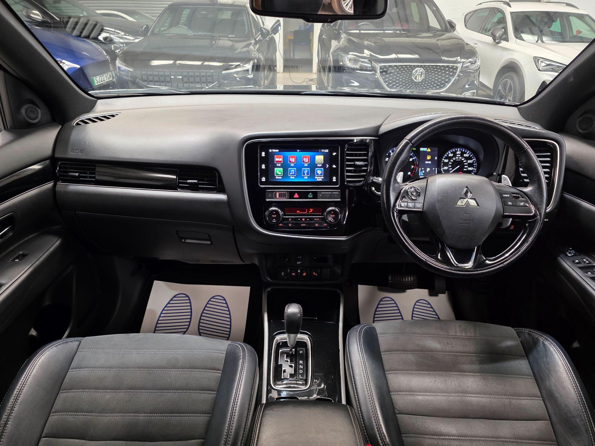 Mitsubishi Outlander view 5