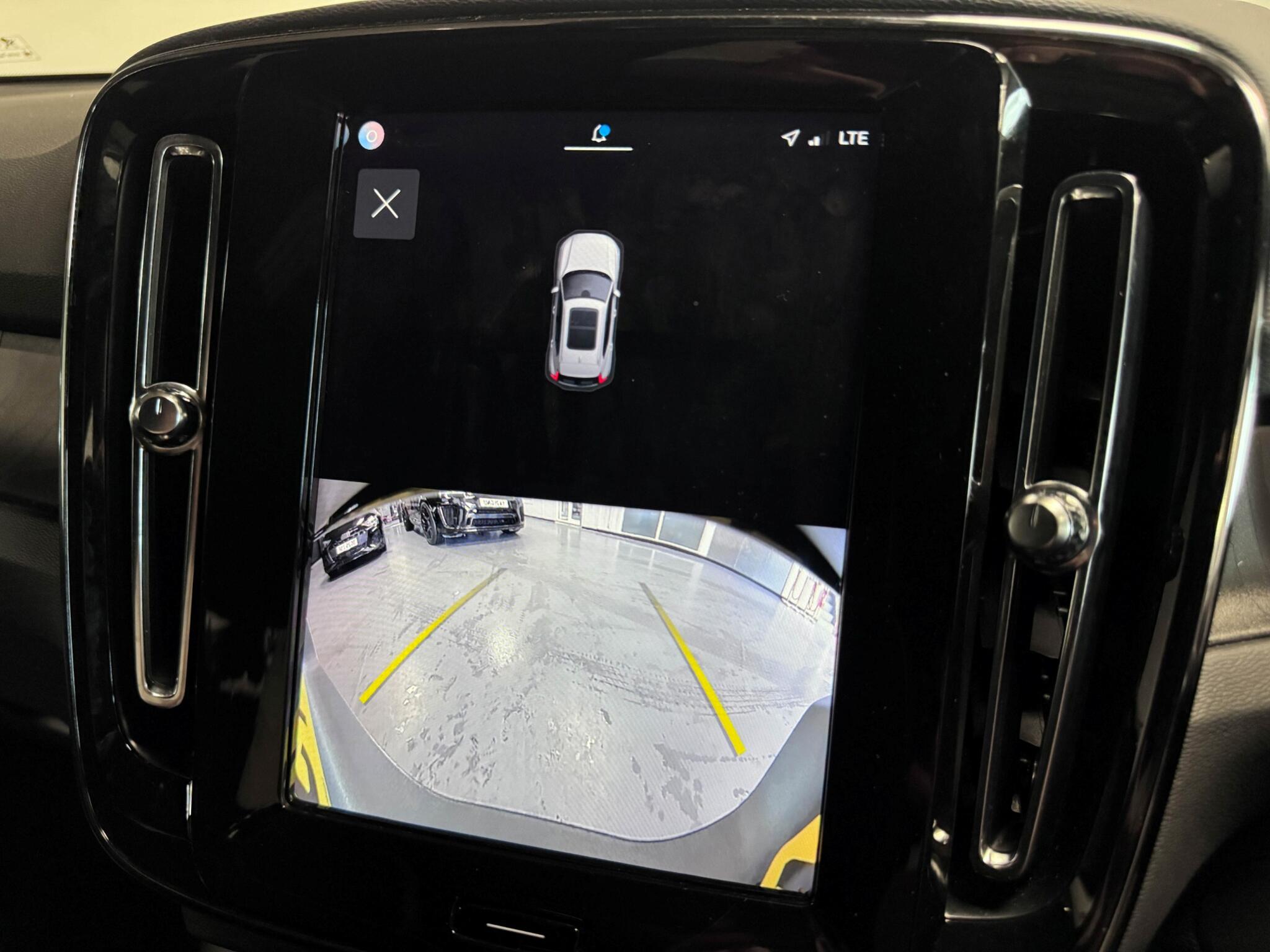 Volvo XC40 view 60