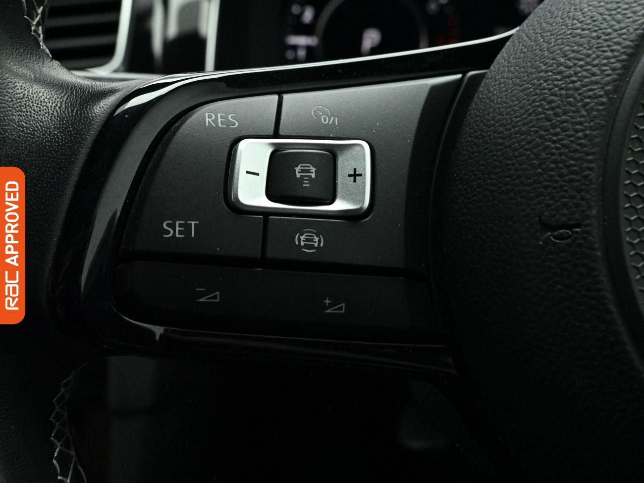 Volkswagen Golf view 24