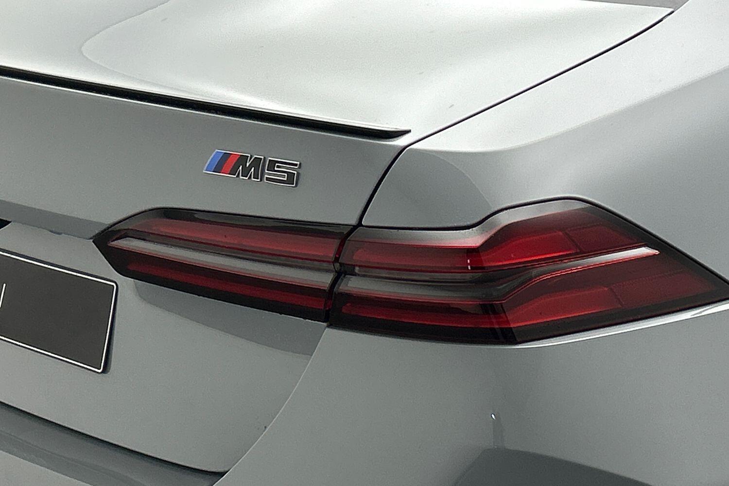 BMW M5 view 19