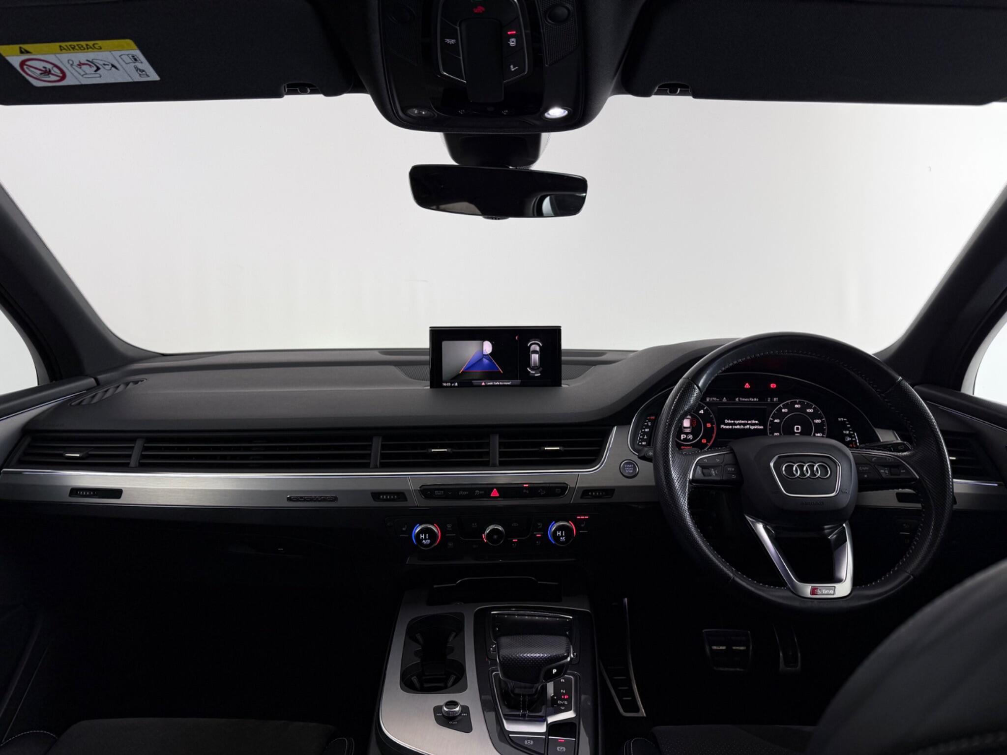 Audi Q7 view 17
