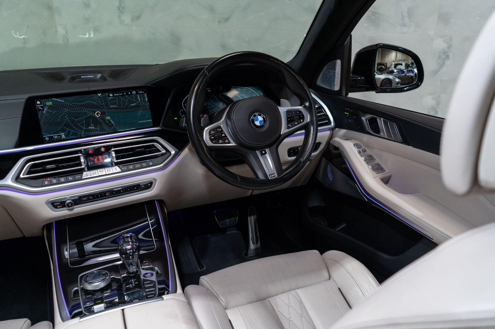 BMW X7 view 12