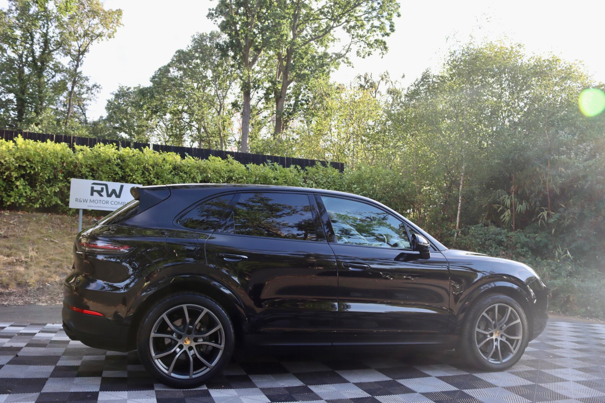 Porsche Cayenne view 24