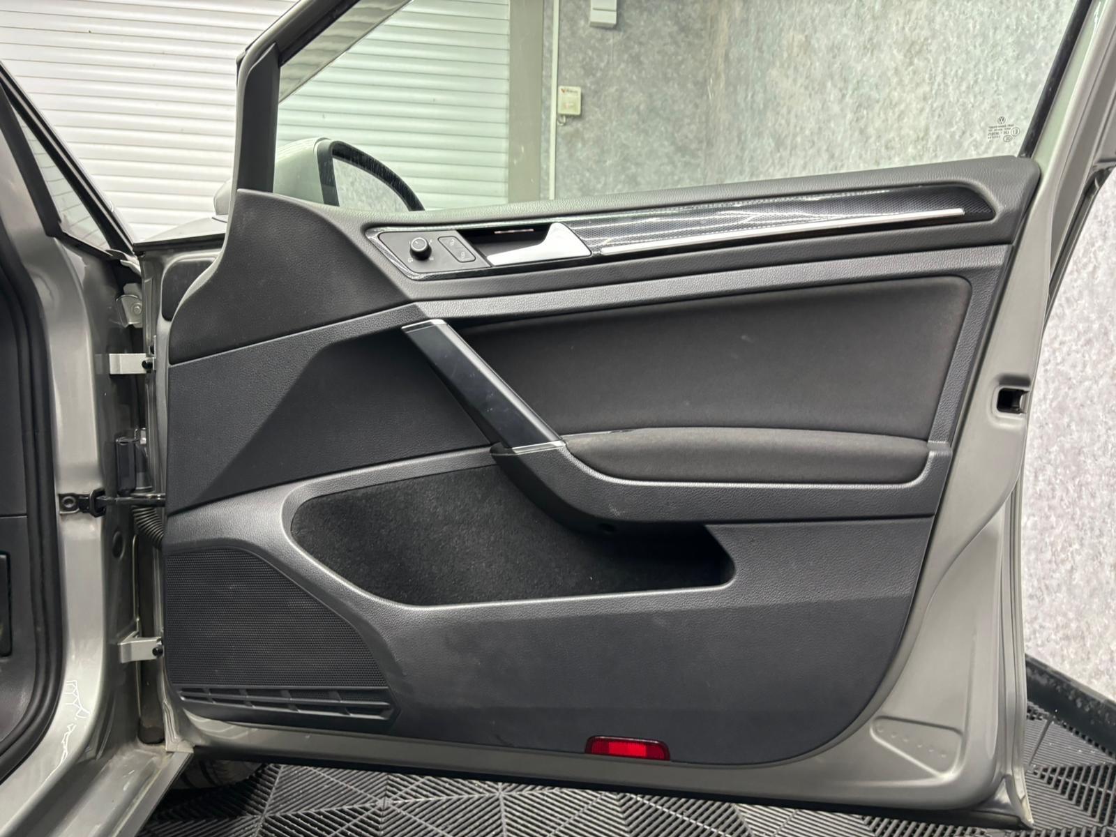 Volkswagen Golf view 26