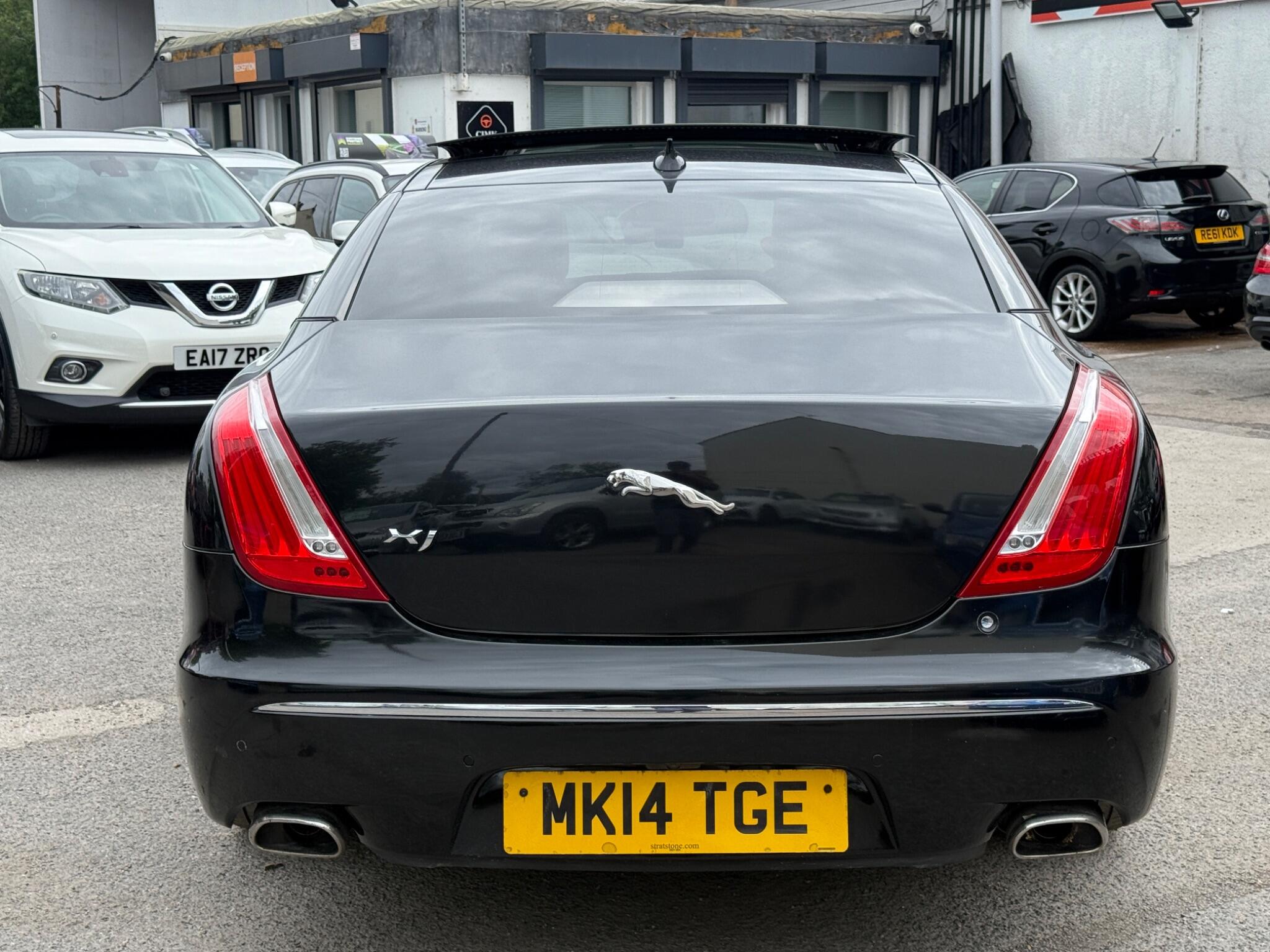Jaguar XJ - Image 18