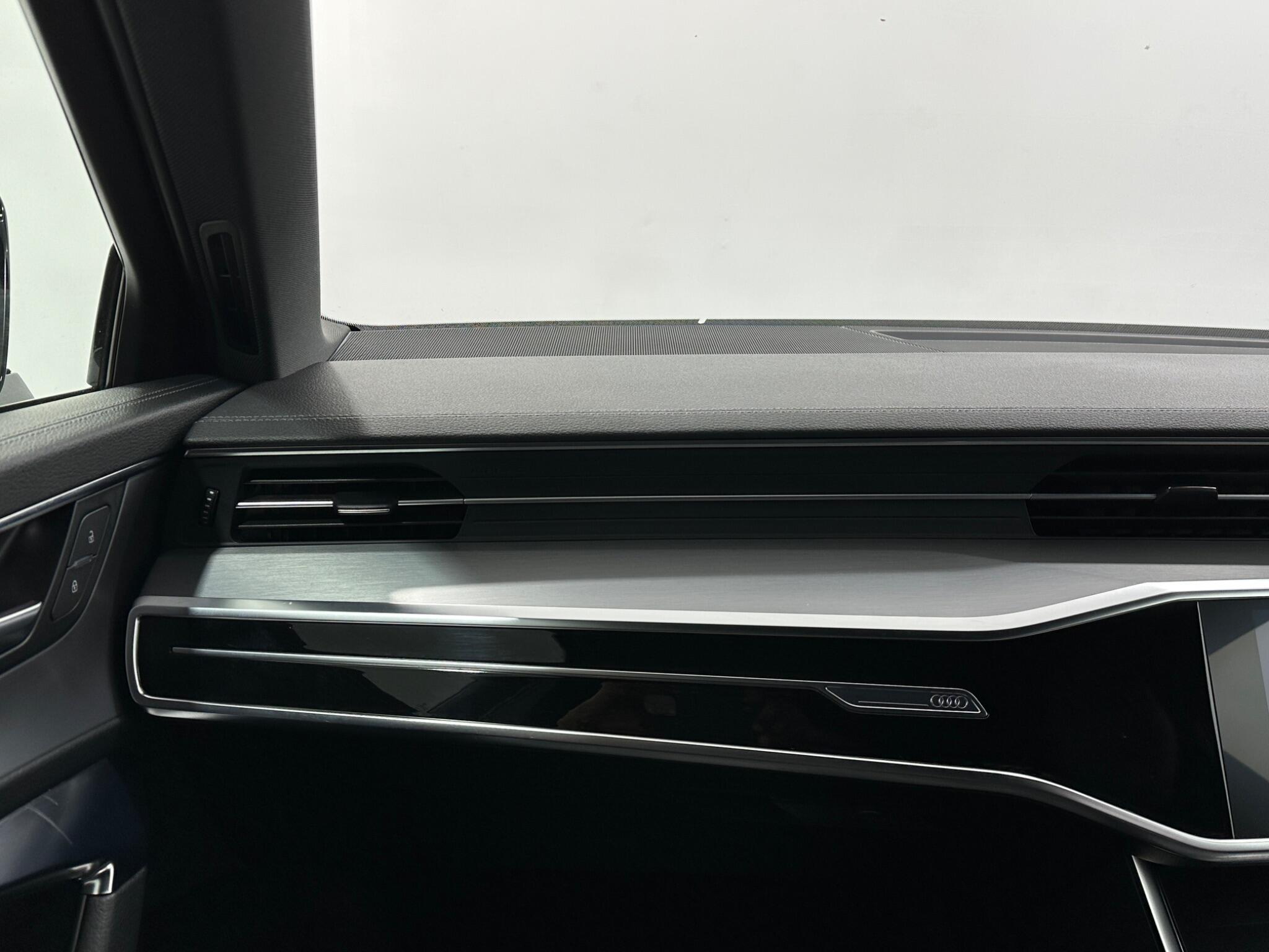 Audi A6 view 29