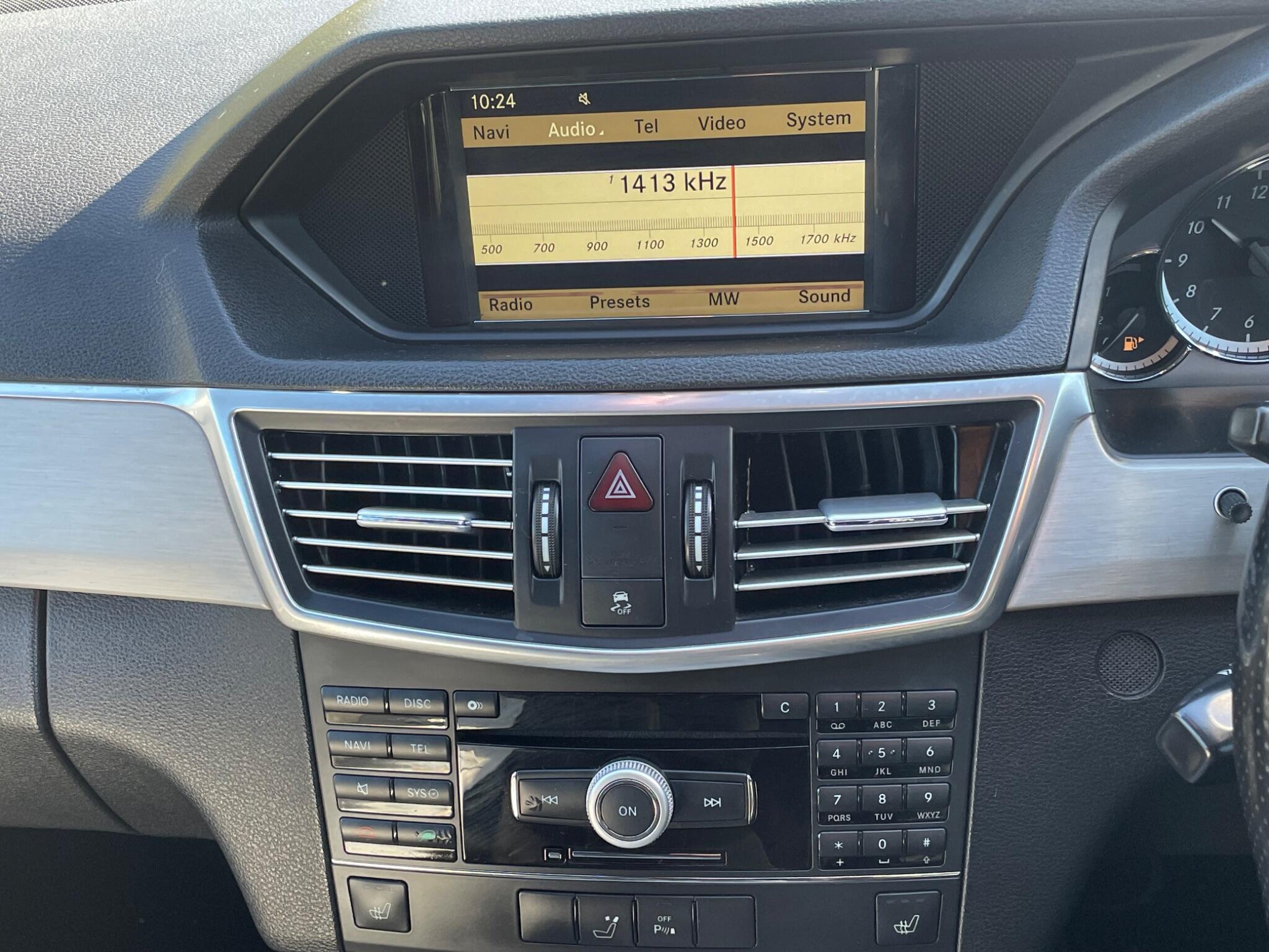 Mercedes-Benz E-Class view 43