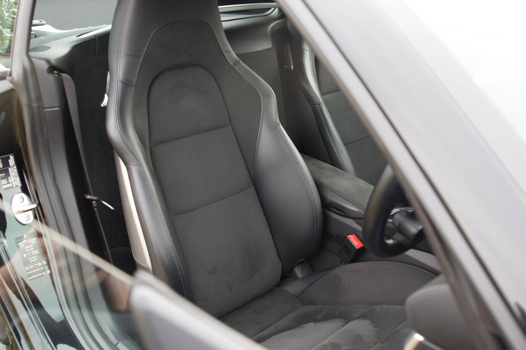 Porsche Cayman view 17
