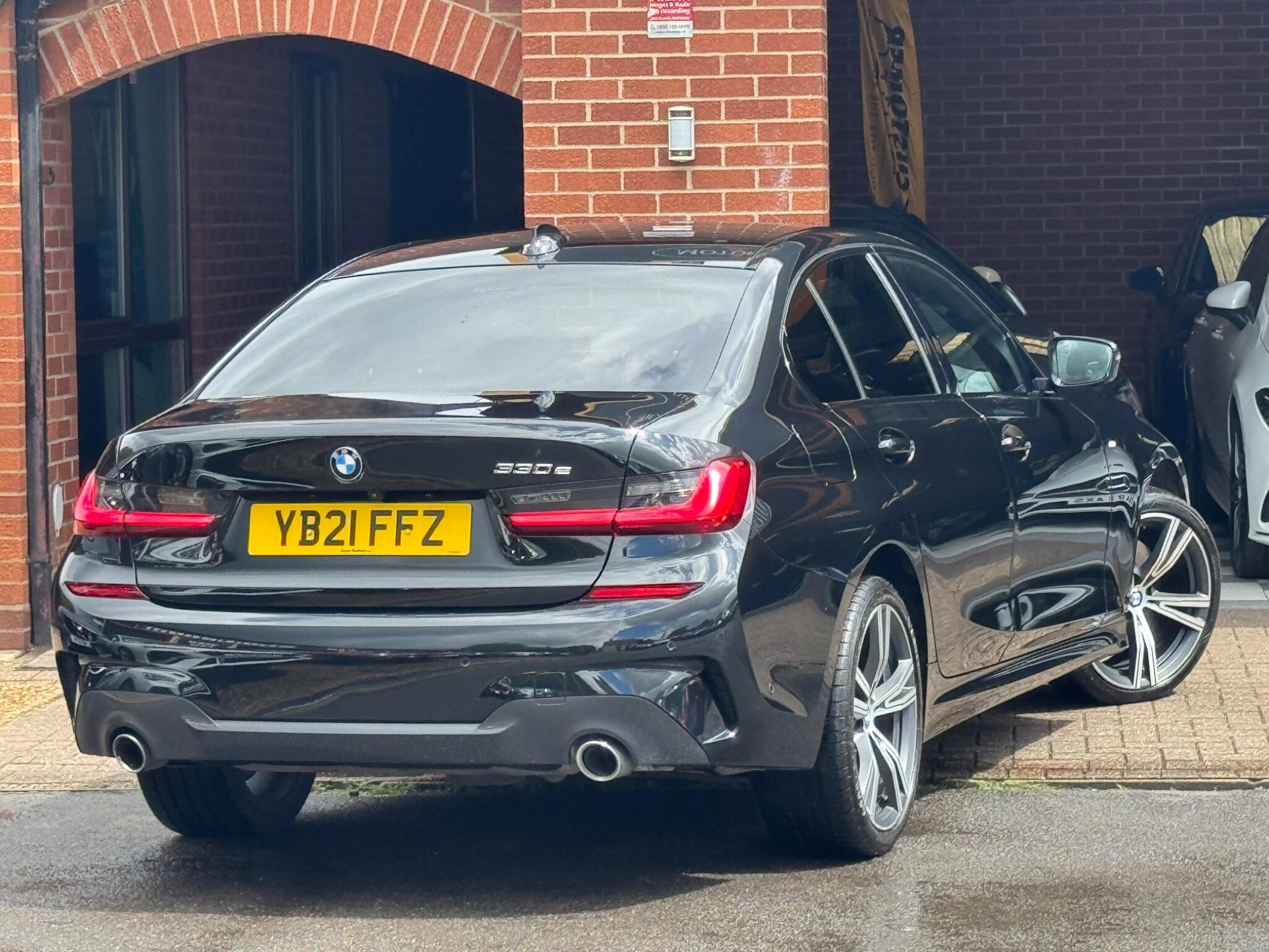 BMW 3 Series view 4