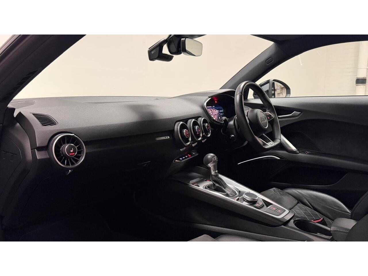 Audi TT view 16