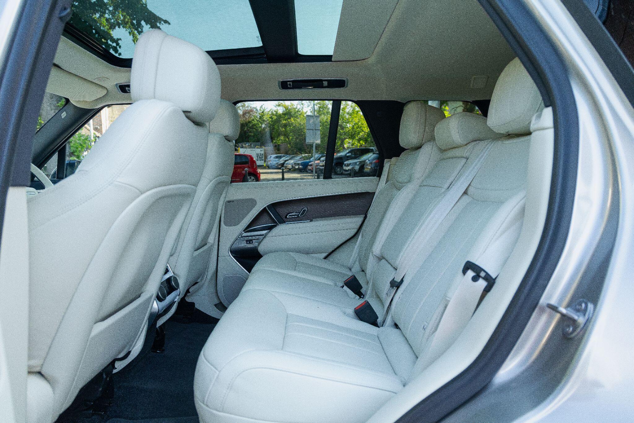 Land Rover Range Rover view 22