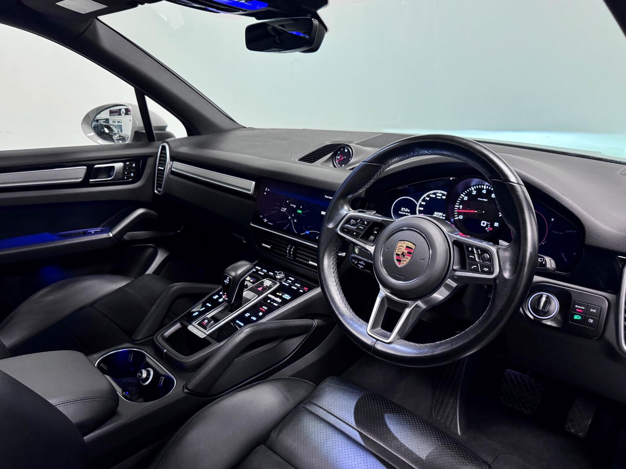 Porsche Cayenne view 36