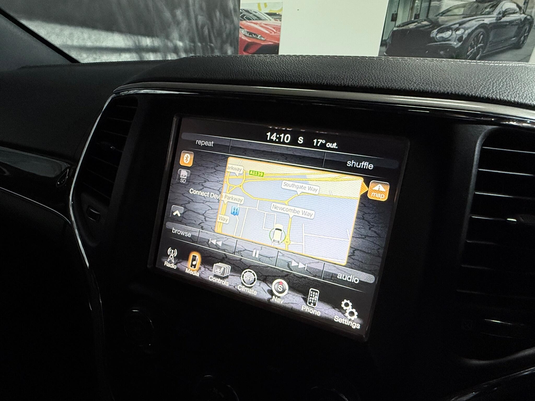 Jeep Grand Cherokee view 37