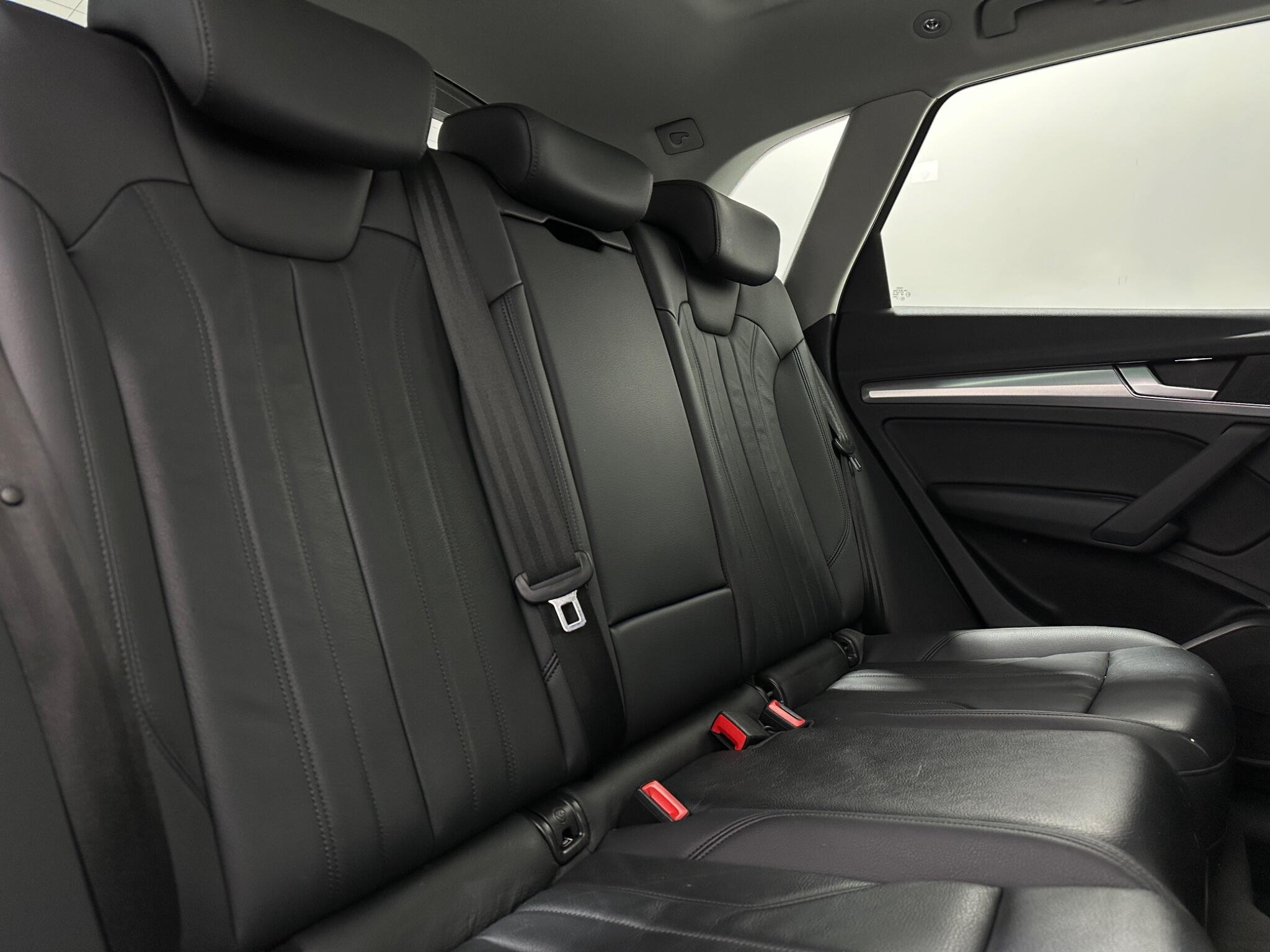 Audi Q5 view 44