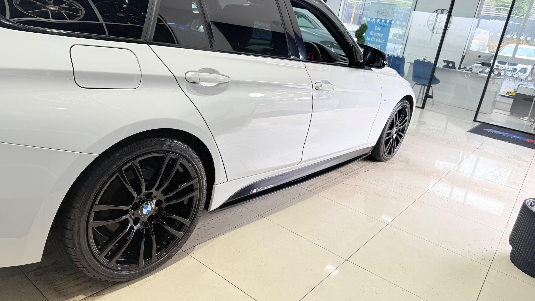 BMW 3 Series view 21