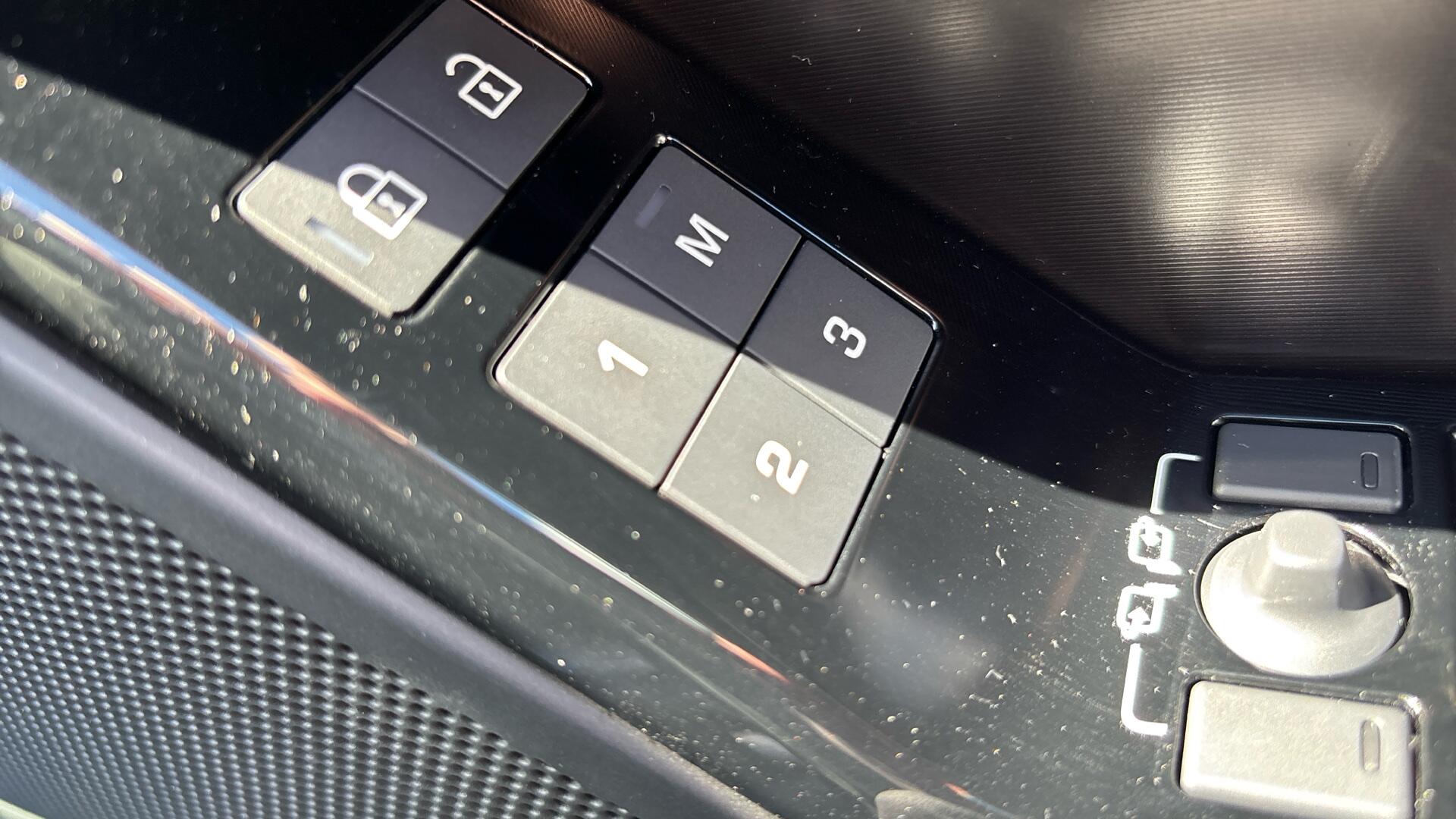 Land Rover Range Rover Velar view 32