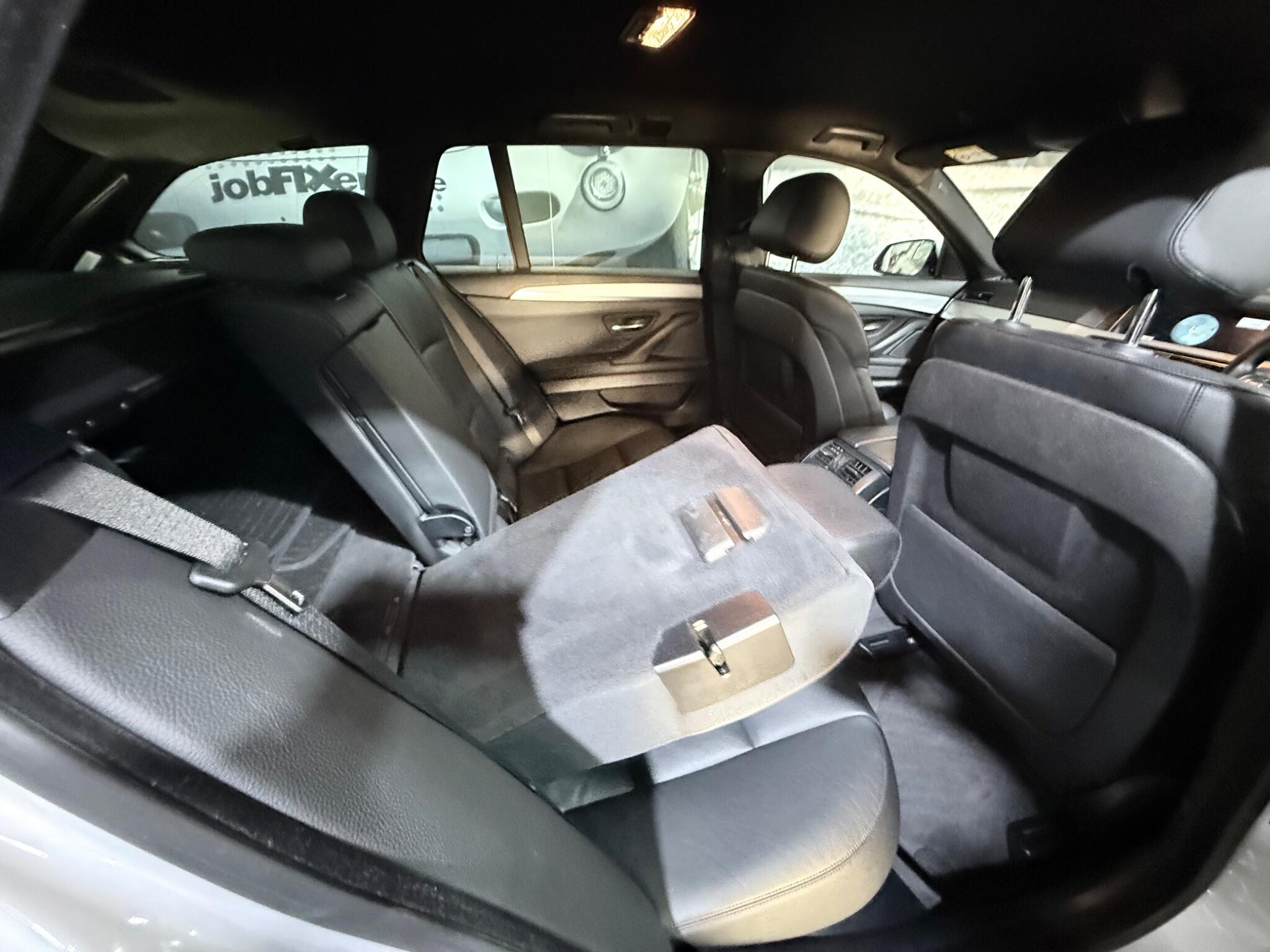 BMW 5 Series view 23