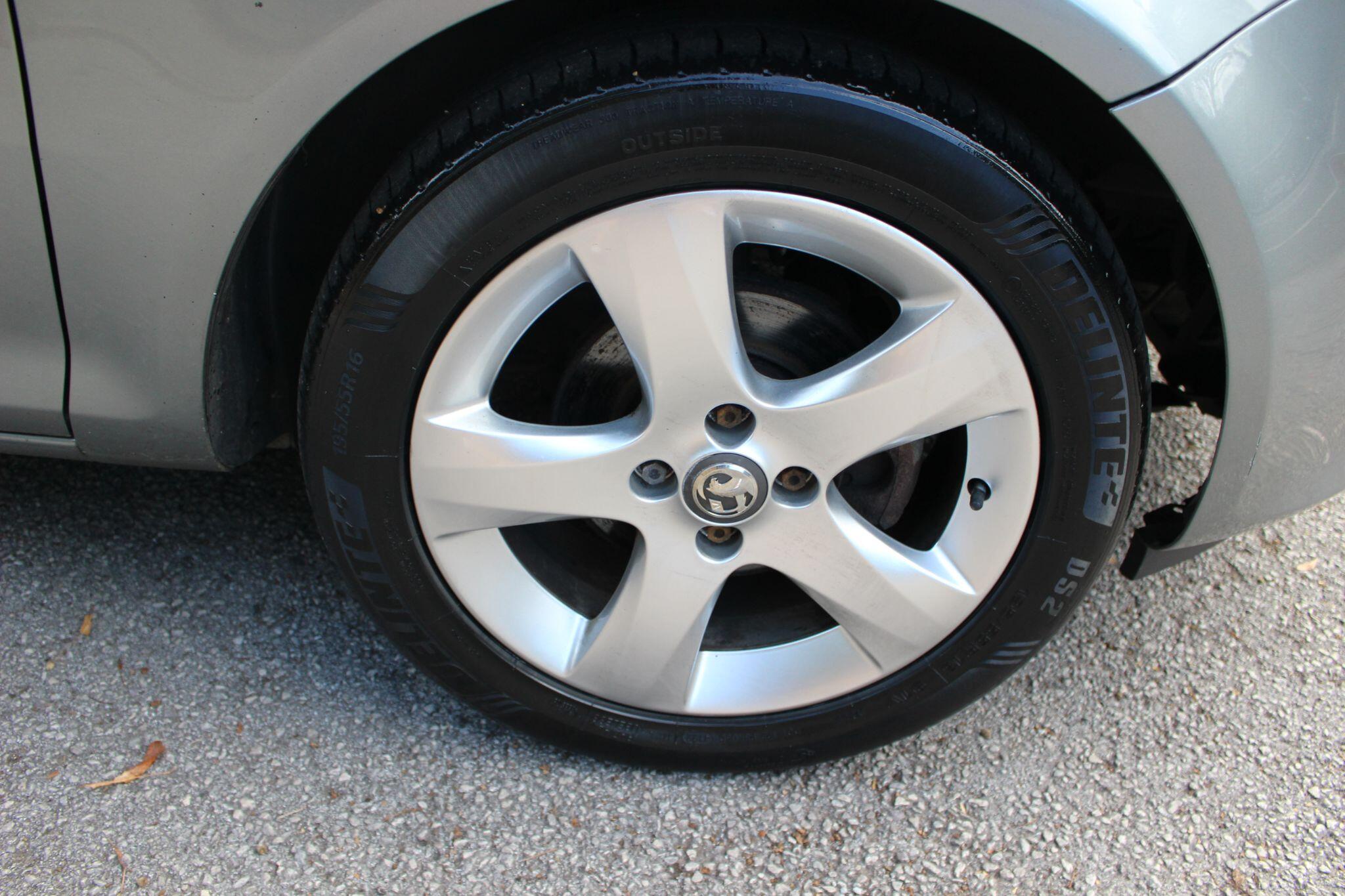 Vauxhall Corsa view 29